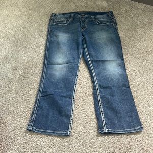 NWOT Silver Jeans Co. - Twisted Capri